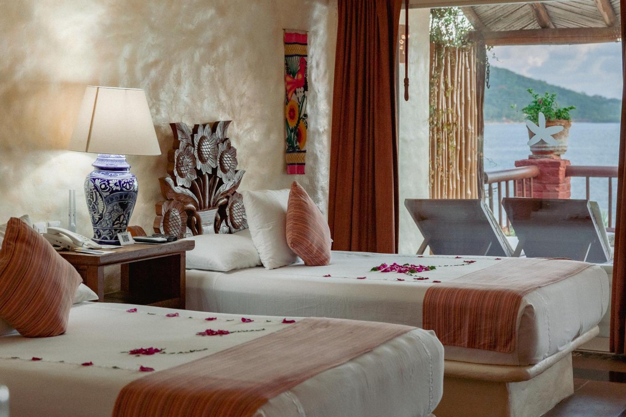 Hotel Aura Del Mar Zihuatanejo Exterior photo